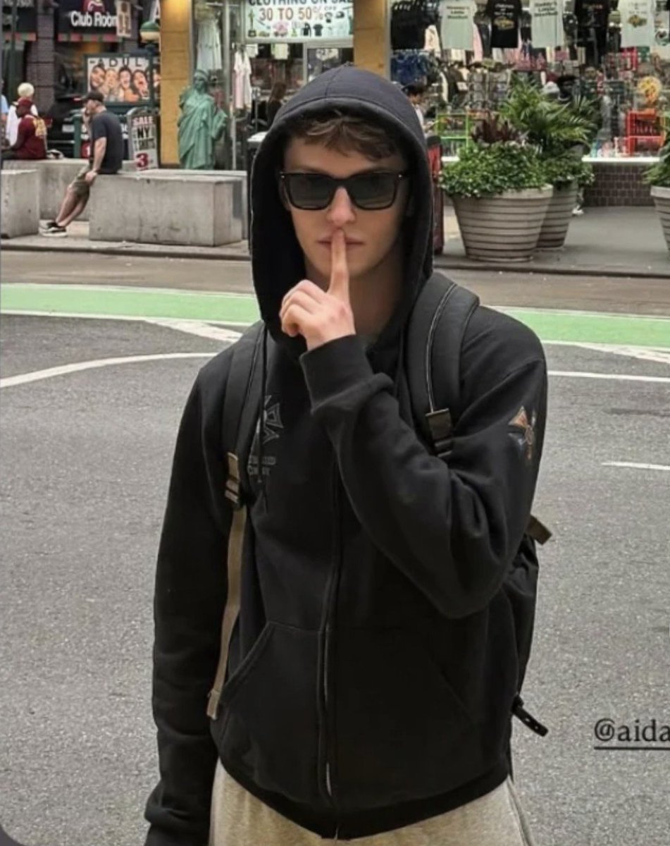 whaaaalee's tweet photo. We need to talk about the Slytherinest boy Aiden https://t.co/ySjLkCFLct