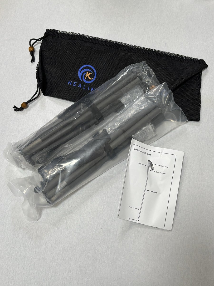 kaihei_n's tweet photo. つきごえさんから誕生日プレゼントに登山用のトレッキングポールをいただきました！
カーボン製だからすごく軽い！！早く山に登りたいなあ🏔️ https://t.co/oIl1YgAUGD