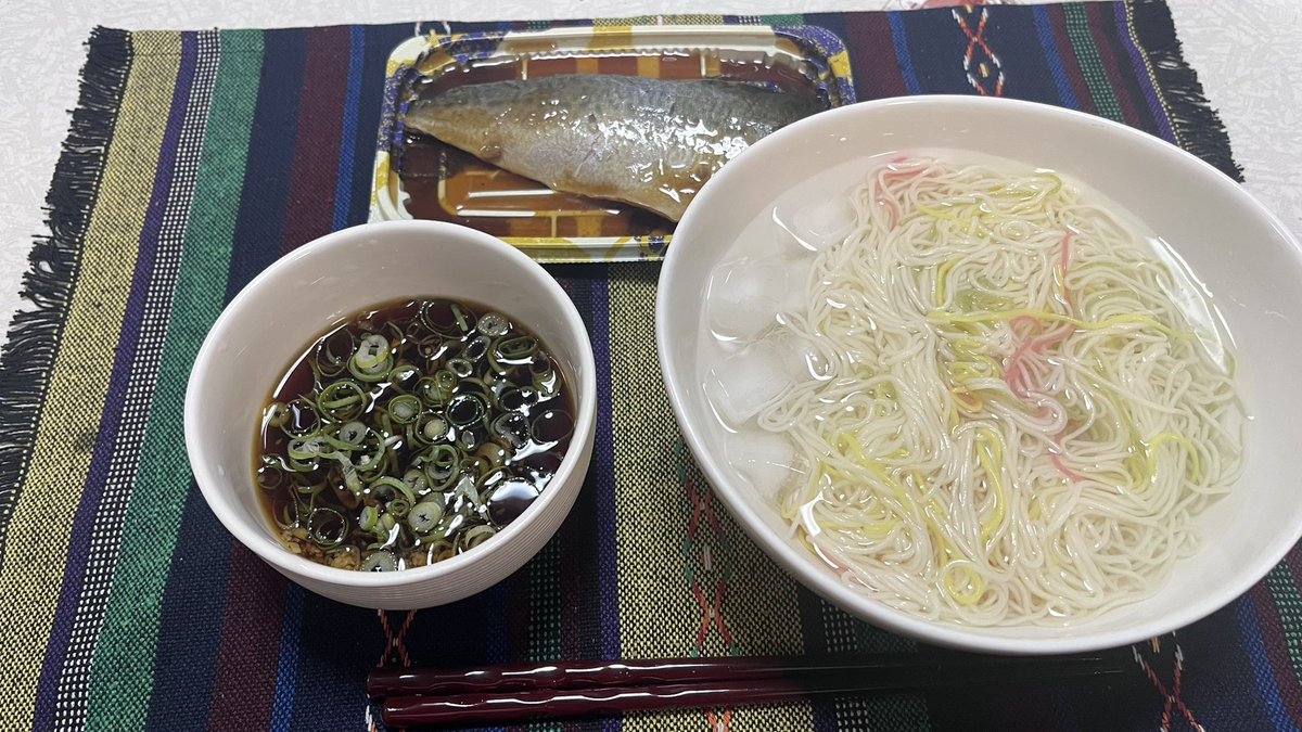 karinamonoyar's tweet photo. 仕事から帰って疲れていつのまにか寝てました。起きたら午後9時半。お腹減ったなと思ったら、娘の写真が携帯にでてきて、そうめんを食べてたので、そのリクエストに答えて近くのスーパーまで買いに行きました。娘ちゃん、満足したかな？
#karinamonoyar #そうめん https://t.co/Kf3sKmDcPj