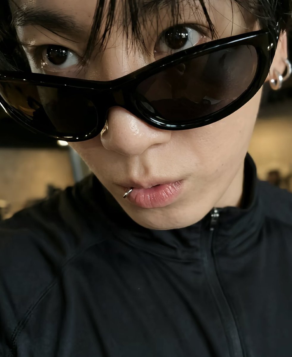 veeezyx's tweet photo. eu amo o jungkook com todas as minhas forças https://t.co/zHNH72JbtO