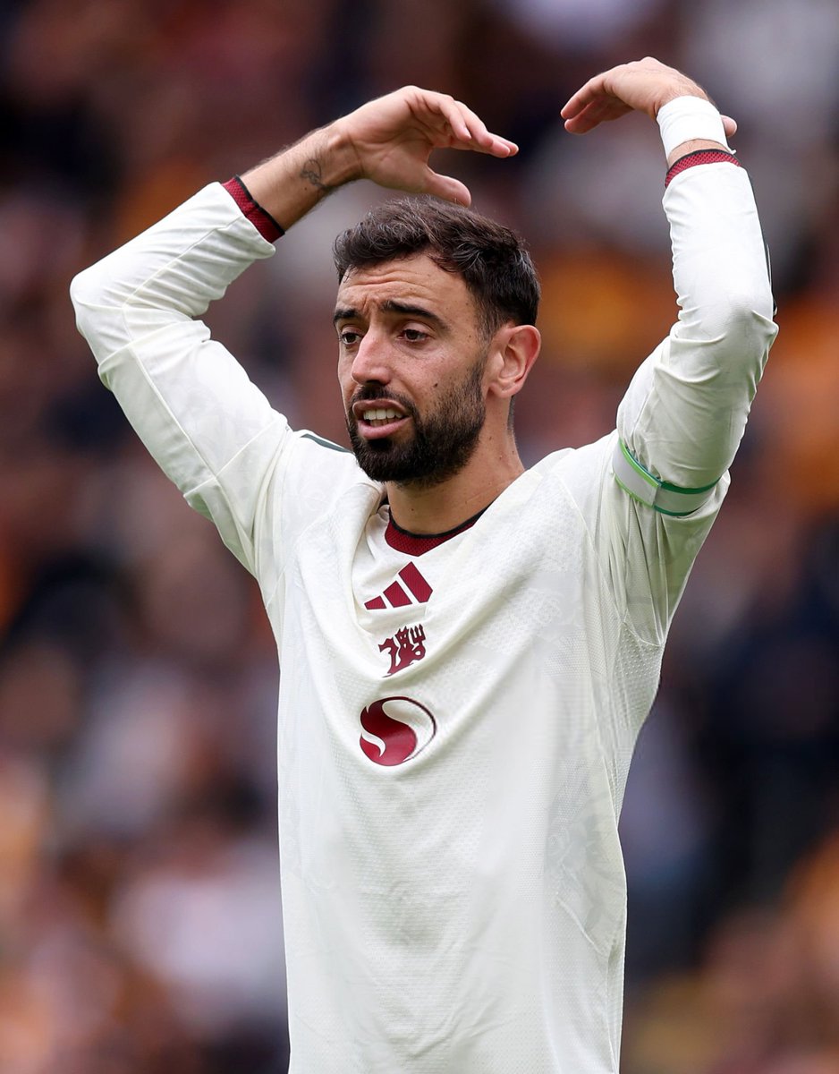 TouchlineX's tweet photo. 🚨 𝗦𝗧𝗔𝗧: Bruno Fernandes in the opening game of the 2026/27 Premier League season:

• 0 goals
• 0 assists
• 1 shot on target
• 3 key passes https://t.co/qTImvwaoCw