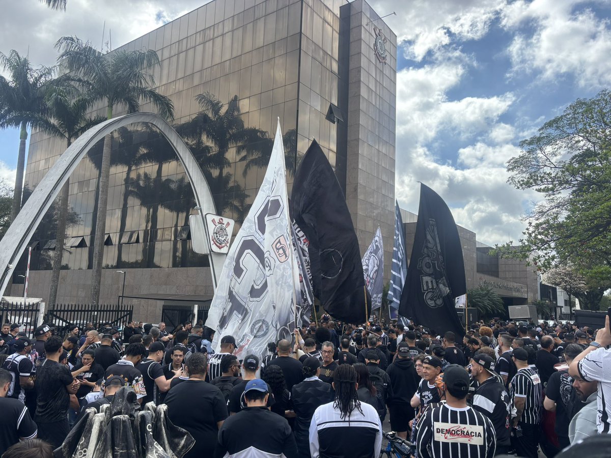 SccpCavalinho's tweet photo. PELO CORINTHIANS!! 🖤🤍🦅 https://t.co/yrcyCd9nie
