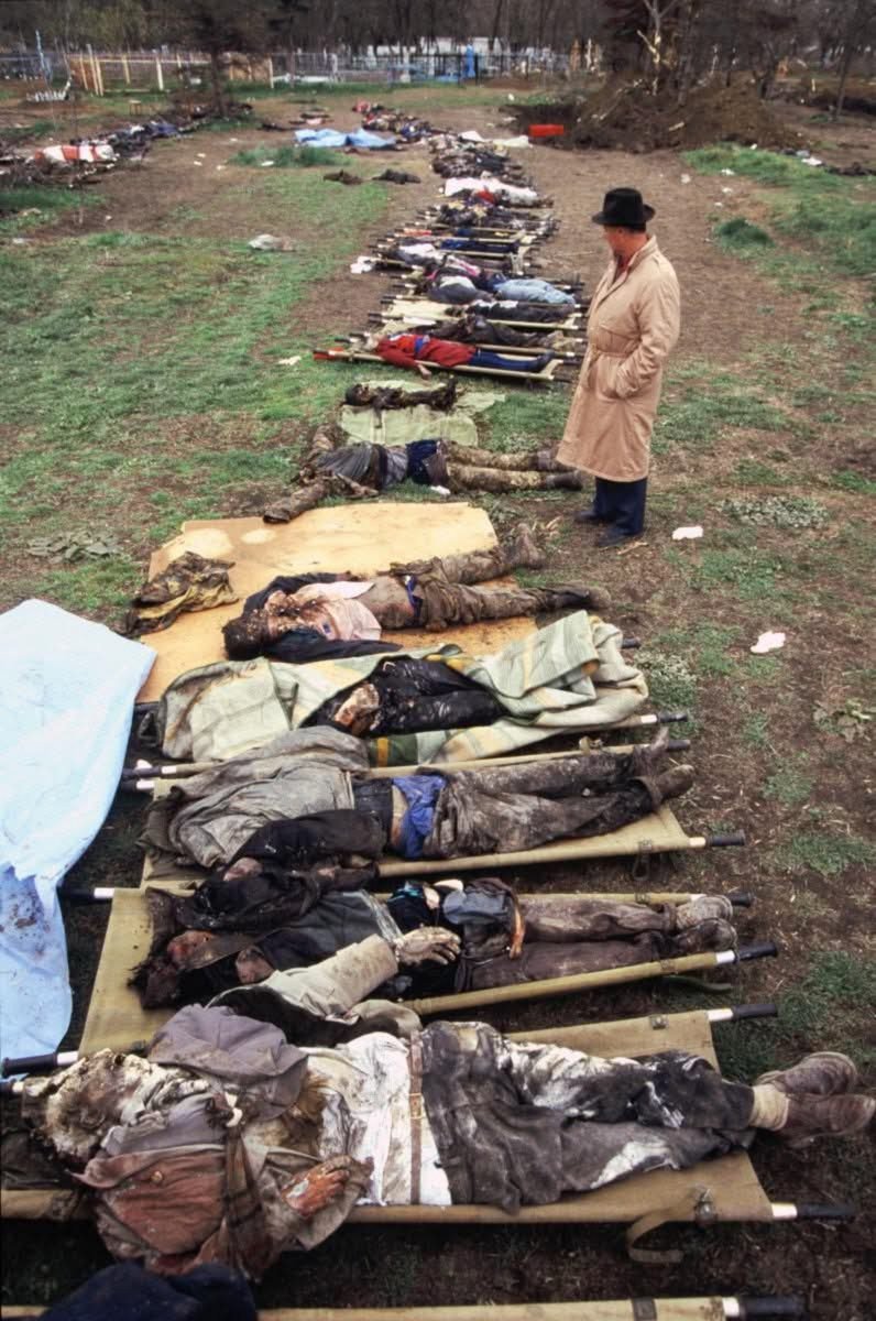 mouw5284's tweet photo. Burn,Loot,R*pe,Murder that's all Russia knows how to do... &amp; then they wonder why their neighbours want to join Nato. 

A man looks for his son among bodies laid out in a field collected from Grozny streets after the Russian military seized the town, Chechnya, February 1996 https://t.co/rQZqAHNsLf