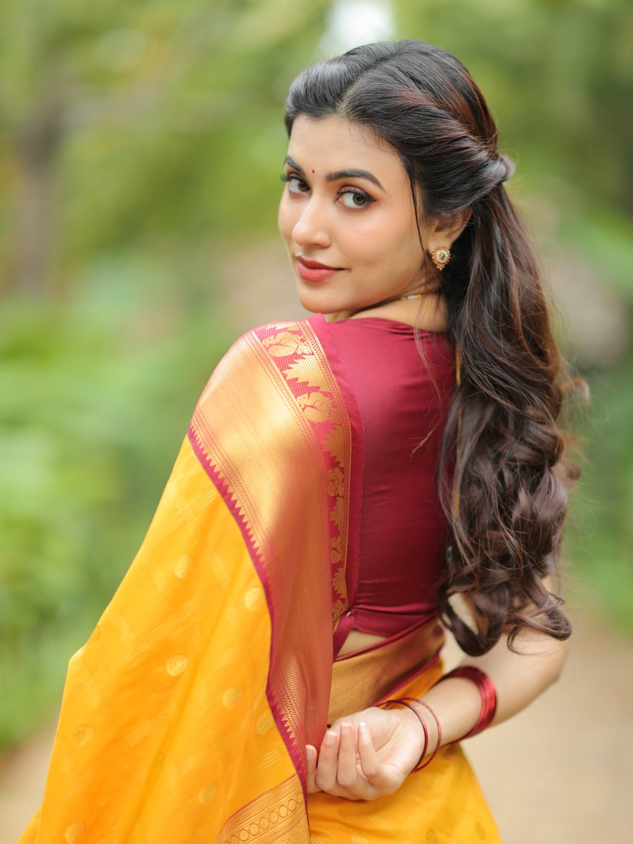 actresswoods's tweet photo. Anju Kurian 💛✨️

#Anju #AnjuKurian https://t.co/eENqkP2BZ3