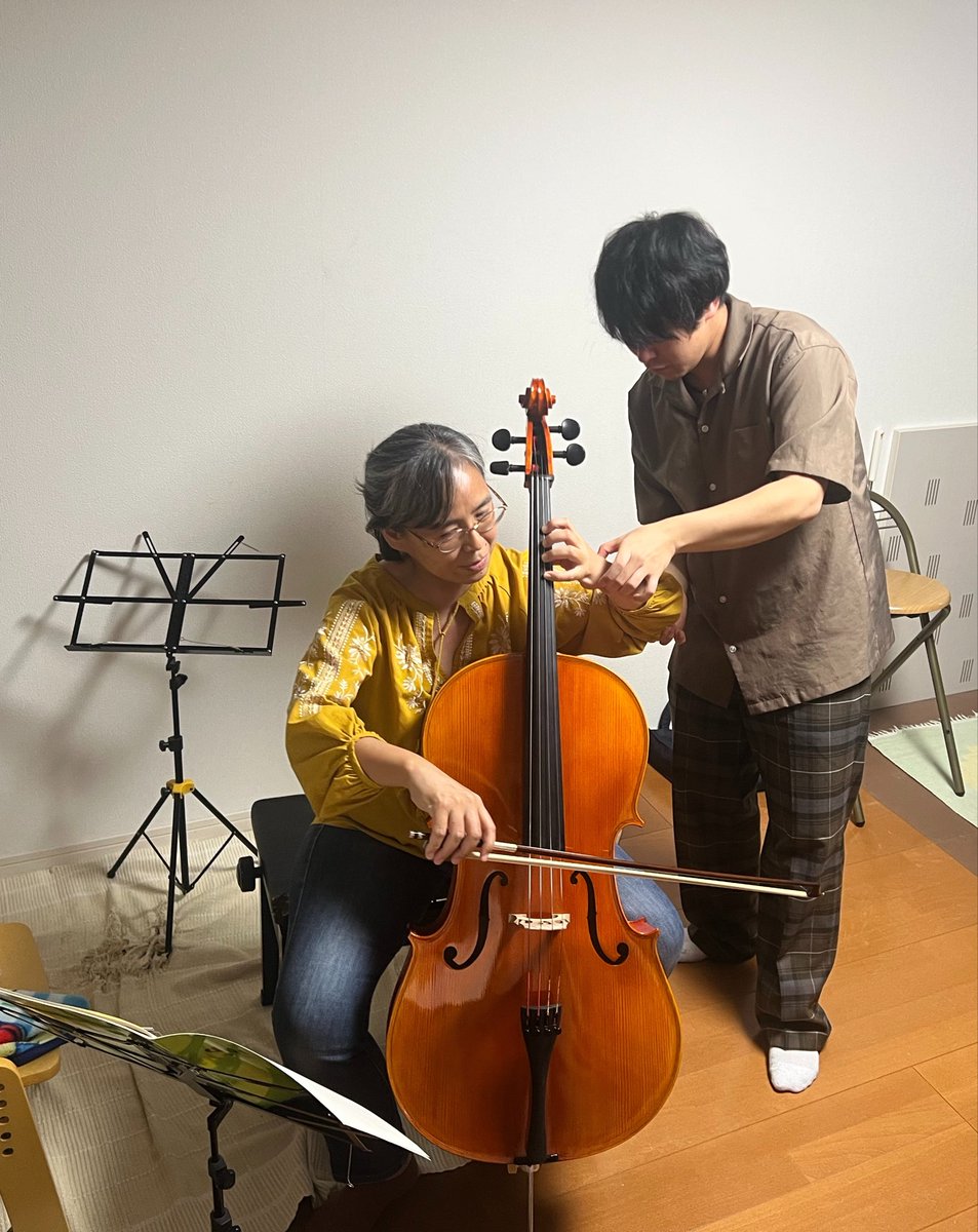 lebeinmusik's tweet photo. チェロは基本がとても大事。
飲み込みが早いと出てくる音がみるみるうちに変わる！
おかげさまで僕の生徒様は10名を突破しました。是非ご興味ある方は体験来てください！！✨
(窪田) https://t.co/li8tFnU9AE