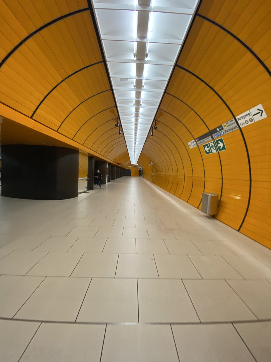 Bernard3k_'s tweet photo. @michaelboegl The Marienplatz station looks so good with these colors 😄 https://t.co/xhMh8g2T7r