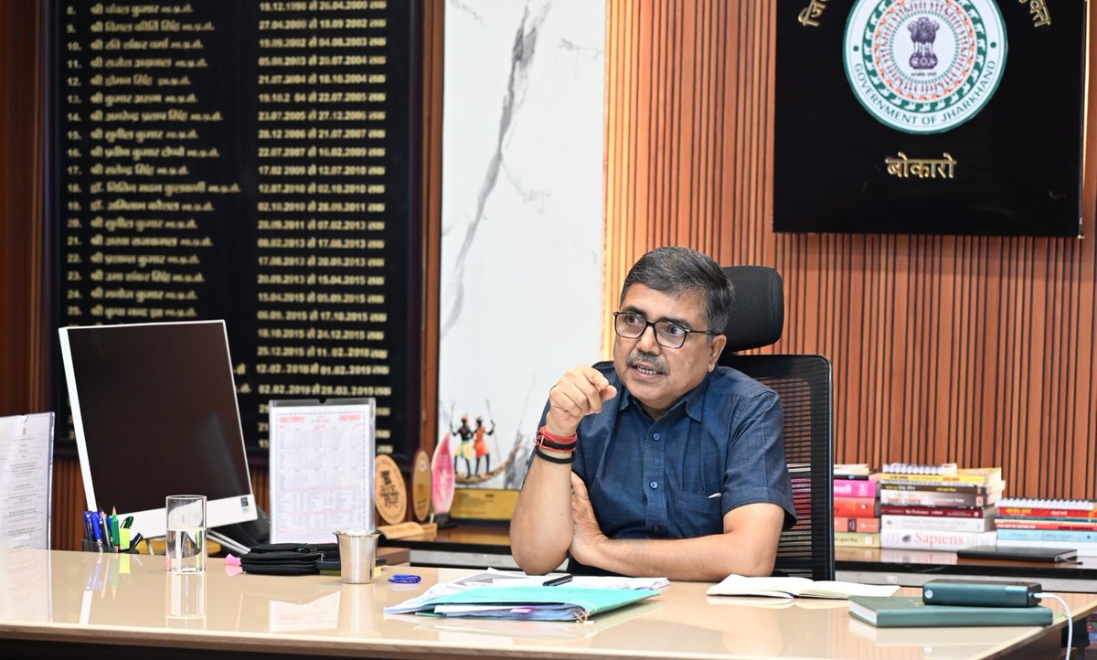 Iprd_Bokaro's tweet photo. फायर सेफ्टी मानकों के उल्लंघन पर जीरो टॉलरेंस के साथ करें कार्रवाई : उपायुक्त

47 होटल/व्यावसायिक प्रतिष्ठानों के निरीक्षण में कई कमियां सामने आईं। 

उपायुक्त श्री अजय नाथ झा ने चिन्हित प्रतिष्ठानों को नोटिस देकर 7 दिनों में कार्रवाई की रिपोर्ट देने का निर्देश दिया।

कोचिंग संस्थान, लाइब्रेरी, हॉस्टल एवं शैक्षणिक संस्थानों में भी फायर सेफ्टी मानकों की जांच होगी। निरीक्षण हर दो माह में नियमित रूप से किया जाएगा।

अग्नि सुरक्षा से समझौता नहीं - उल्लंघन पर जीरो टॉलरेंस।
#BokaroSeJohar #FireSafety #ZeroTolerance 
@JharkhandCMO 
@prdjharkhand 
@RanchiPIB 
@airnews_ranchi 
@ddnewsjharkhand