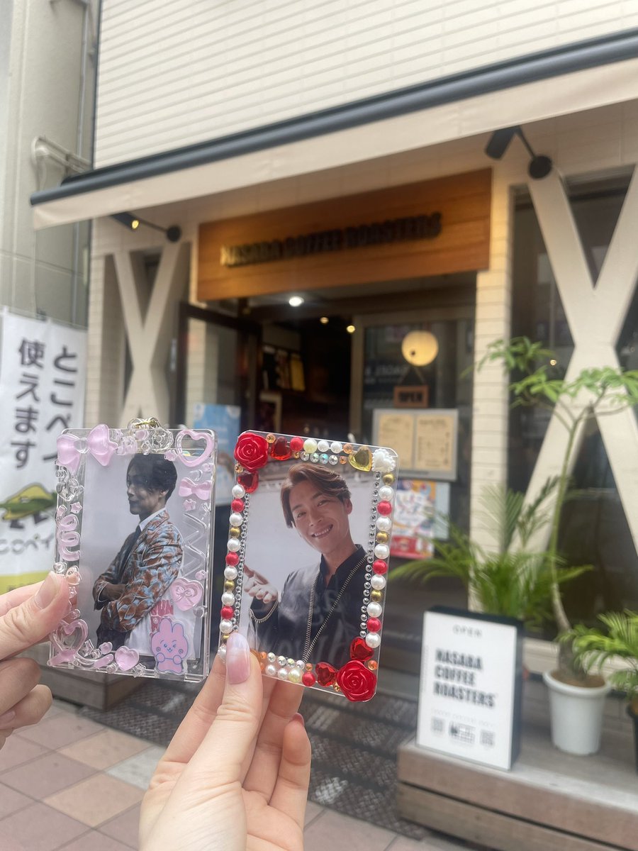 junretsu_chihi's tweet photo. さつきちゃんとハサバコーヒーへ❤️☕️
店長さんがとっても優しくて、コーヒーもコーヒー豆の形のクッキーも美味しかった〜🥹💖
そのあとアイス食べながら夜ご飯も忘れてひたすらしゃべってお互いの推しの話もして超楽しかった😭✨
レオンさん×宮澤さんの写真も最高🥰
今日もありがとう〜♡♡ https://t.co/9FvA2BdDpG
