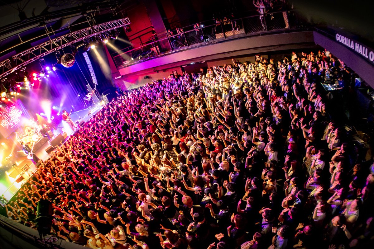 sid_staff's tweet photo. SID LIVE HOUSE TOUR「いちばん好きな場所 2026」
8/22(土) GORILLA HALL OSAKA

本日も最高に熱い瞬間をありがとうございました！
明日も一緒に最高を更新しましょう✨

Next >>
👑ID-S限定LIVE
8/23(日) GORILLA HALL OSAKA
🎫 https://t.co/o4sZq2eUjw

#シド #いちばん好きな場所 https://t.co/7WSdVjLIxh