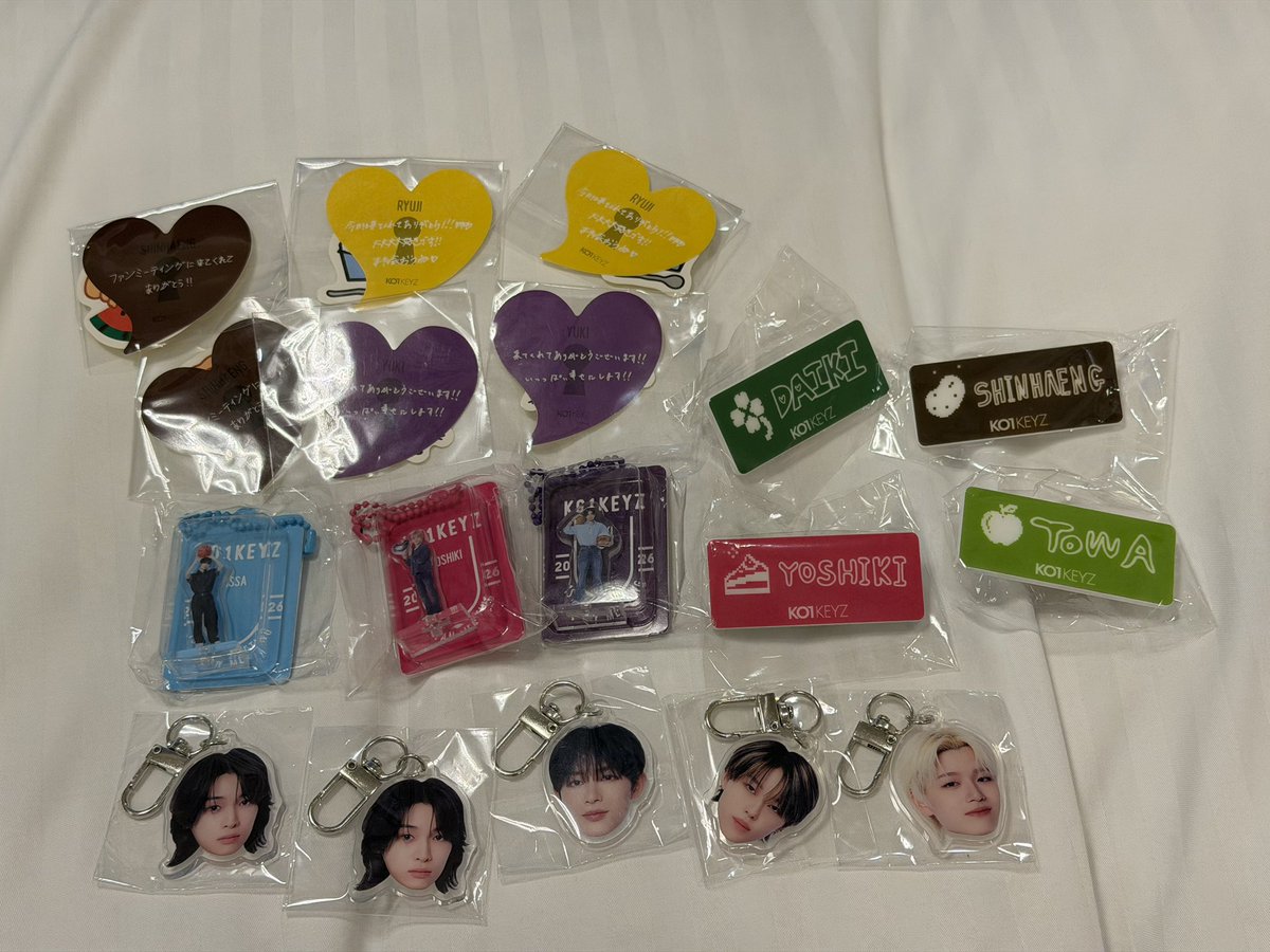 krbkitkd's tweet photo. KO1KEYZ 1ST FAN MEETING コイキーズ ファンミ カプセルトイ　トレカ　缶バッジ

【譲】画像

【求】同種 照井　
セルカ⇄セルカ

神戸9/9、9/10現地交換、または郵送

ご連絡お願い致します

#KO1KEYZ交換　#コイキーズ交換 https://t.co/efL1LnD3Xh