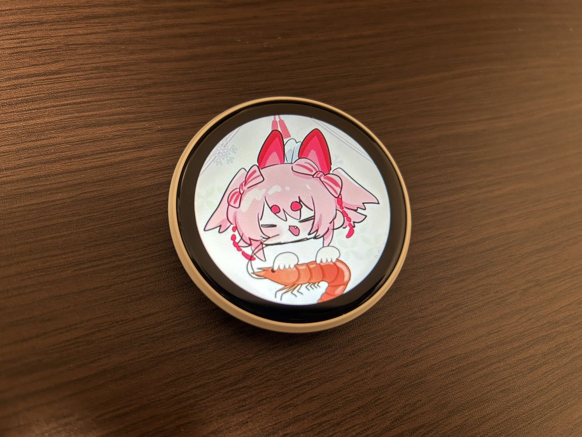 rione_ryuhyo's tweet photo. 噂のCanBadge(4500円)買ってみた！
画像のスライドショーとか低コマ送り動画ならめちゃ有用✨
でも動画はフレームレートめちゃ低くてあんまり良くないかも...。違う製品なら改善されるのかしら？な感じでした。

でもリアルブイケットとかコミケとかで身につけてたらめちゃテンション上がる系で良い❣️ https://t.co/Vpv53g4Rj6