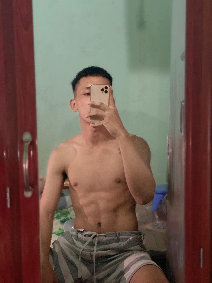 To2001Ne's tweet photo. HAHAH. TỐI NAY SAO MN. AI RẢNH XIN CÁI HẸN https://t.co/KG7oKr5eIe