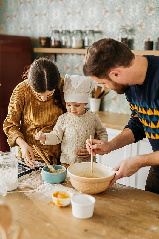 smorris999999's tweet photo. Sunday afternoon with my crew: baking cookies, laughing over burnt edges, and pretending it was all part of the plan. Love these messy, perfect hours.， https://t.co/hloAJUcVsB