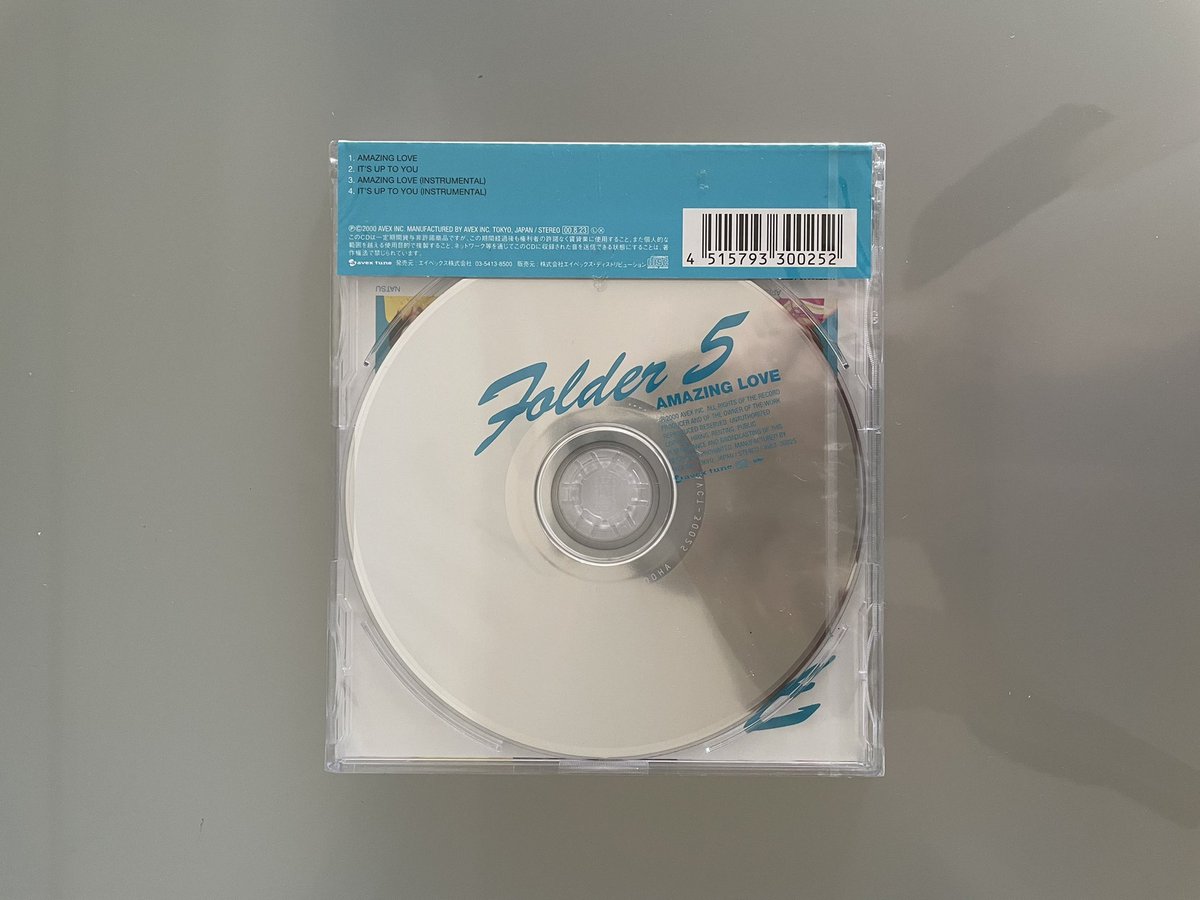 hanimage58's tweet photo. 2000年8月23日にFolder5の「AMAZING LOVE」が発売されて26周年。ROSEの「A SONG FOR YOU」のカバーで、本作からユーロビート路線になりました。ASAYANのEDテーマでございます。昔、自転車に乗りながらノリノリで歌っている中学生くらいの男の子が横を駆け抜けて行きました。
#Folder5
#AMAZINGLOVE https://t.co/uyQ7M5V3i3
