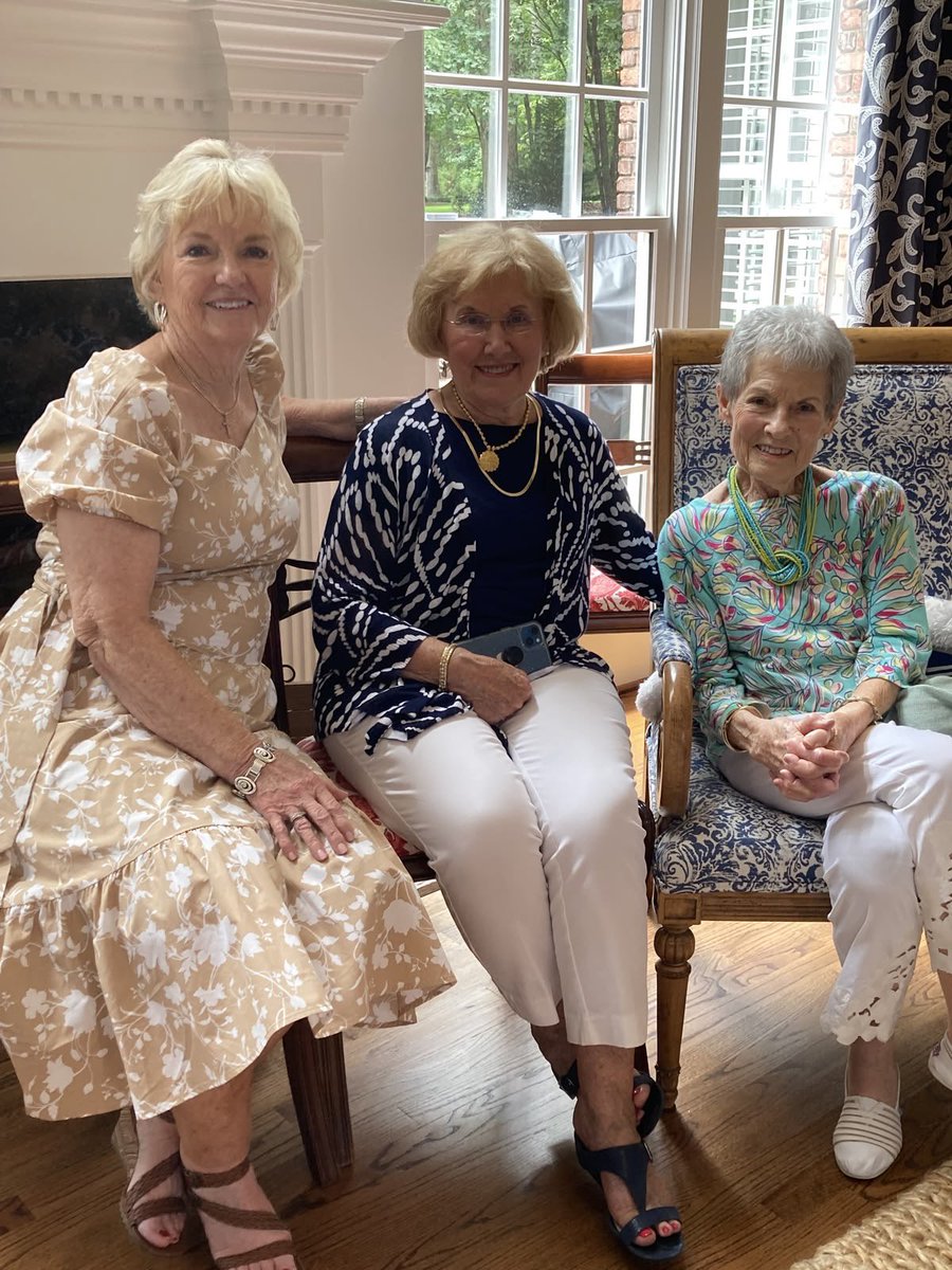 SodraKhan123's tweet photo. Which grandma is looking pretty?
Left, right or middle? https://t.co/JqycGtvHHD