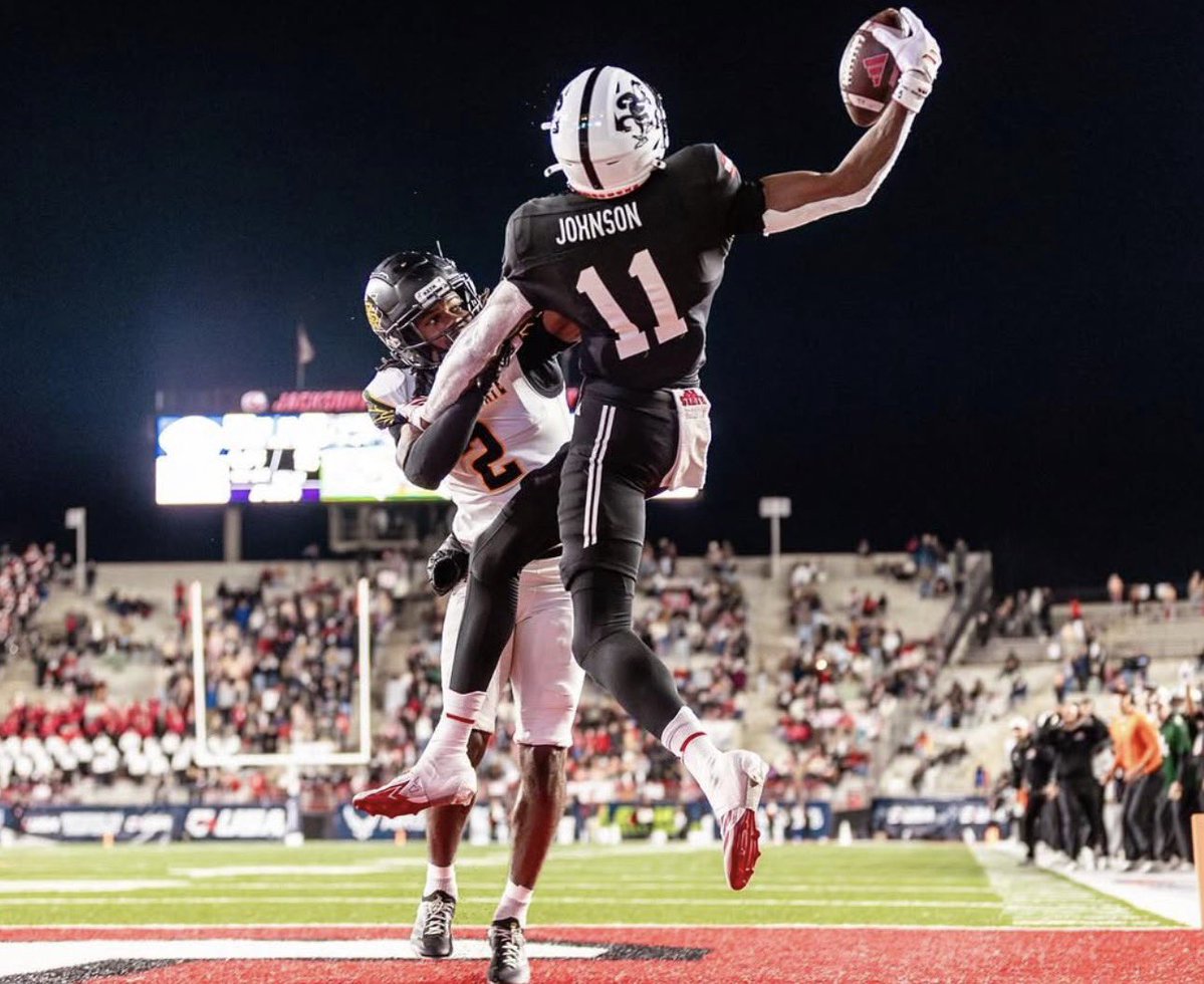 SleeperCFB's tweet photo. Jacksonville State might have the most underrated WR in the nation in Deondre Johnson 👀

Johnson is 6’8” &amp; 220 lbs

2025 Stats:
- 30 Receptions
- 724 Yards
- 6 TDs

Keep an eye on Johnson and Jax State in 2026 https://t.co/xJ1I3pQD0f