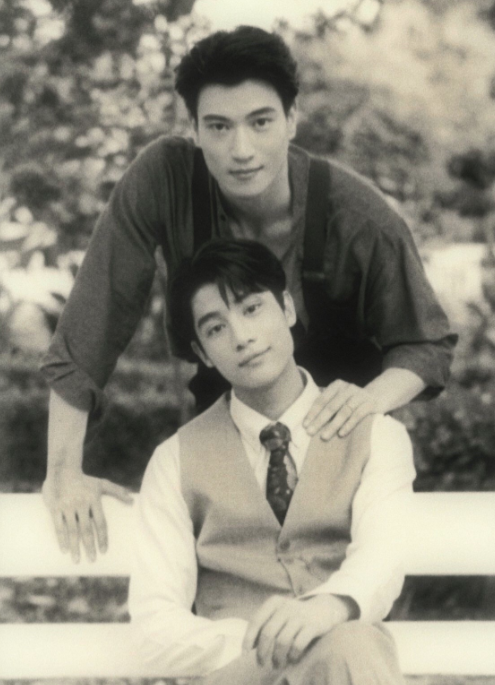 AboutMusicYT's tweet photo. Prince Thinnakorn and Captain Phob in photos together. https://t.co/knZ4cLR6f0