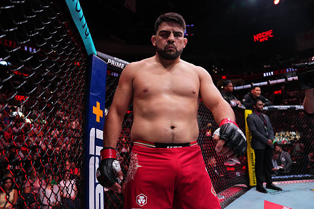 ToeholdMMA's tweet photo. @KelvinGastelum This sport has come a long way.
We used to have real weight ins where you would see the ribs on each fighter’s body as they kill themselves to make it.
Fighting MMA at the highest level is not a joke and shouldn’t be taken as so.
Lessons to be learned will be hard for this guy. https://t.co/AfCMuvpHsL