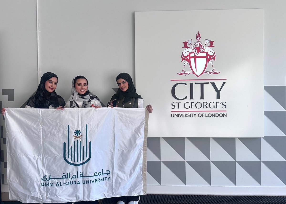 imnotsebaa's tweet photo. A memorable experience at City St George’s University Hospital in London🇬🇧💗

So lucky I got to share this whole experience with my girls💓💞💕 https://t.co/zTR5YvITTu