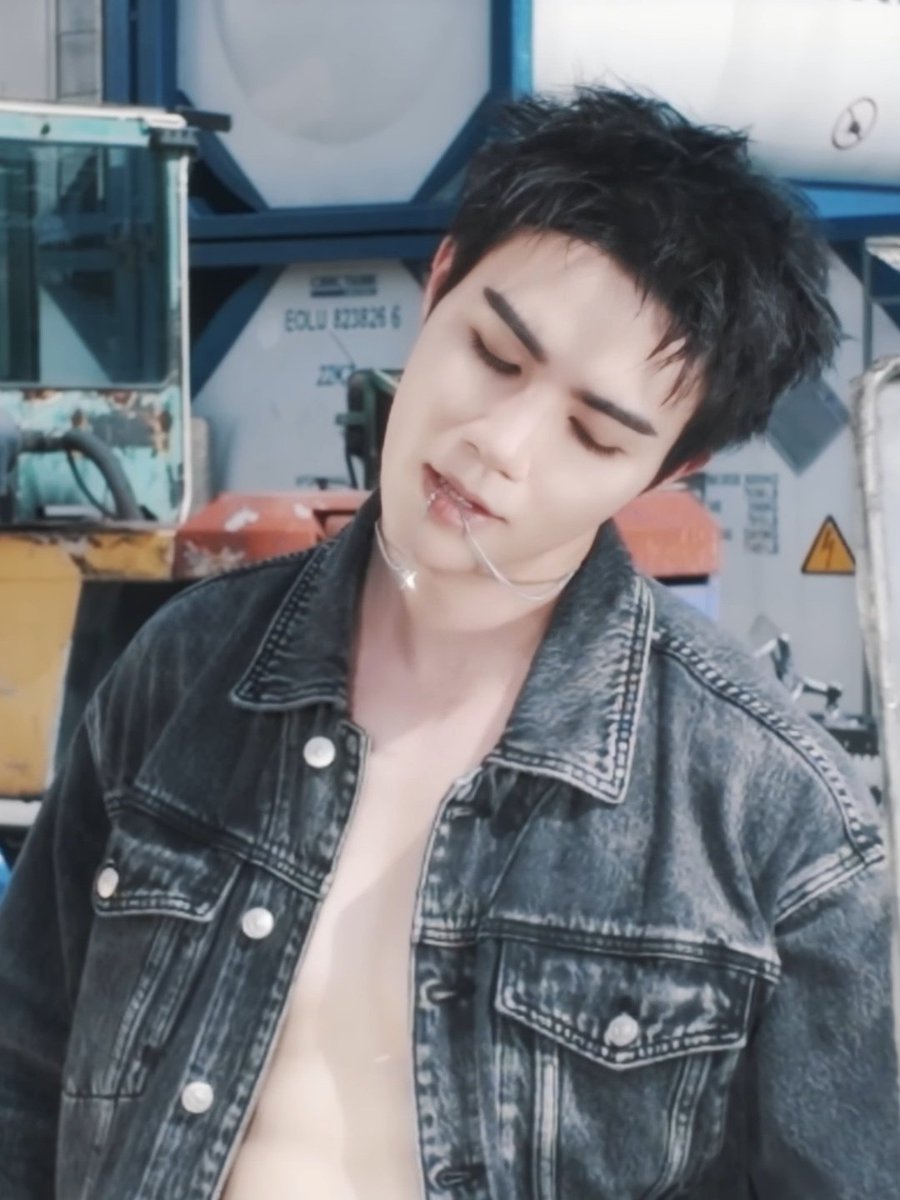 nourelhakhotma1's tweet photo. Chawarin Husband is incredibly Hot

😳💥🔥

#SUPERSUN
#ZeePruk https://t.co/75lnIuXZkc