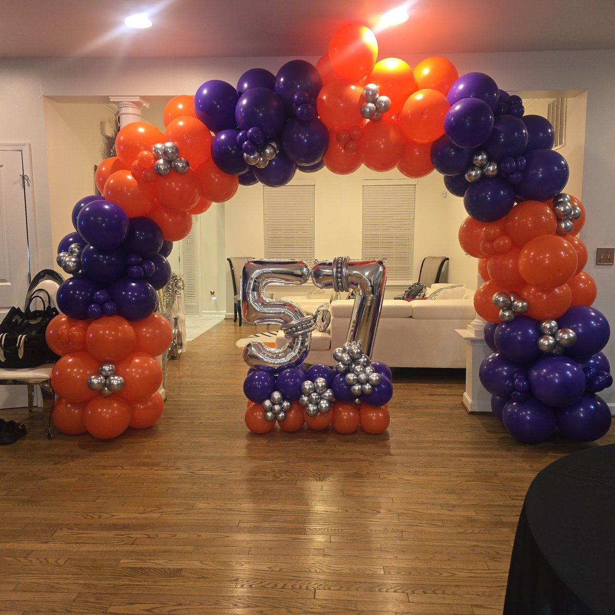 CrystalClearSo5's tweet photo. Birthday 🎂 Celebration 
🎈Crystal Clear Solution🎈301-818-0042🎈
 *balloon artist: @crystalclear.solutions
 *balloon supplier:  @balloons_direct @kalisanballoons
#dmvballoonartist  #crystalsballoons #purplenorange  #balloonarch #birthdayballoons 
 📍 Clinton, MD https://t.co/mC1qVXQHPa