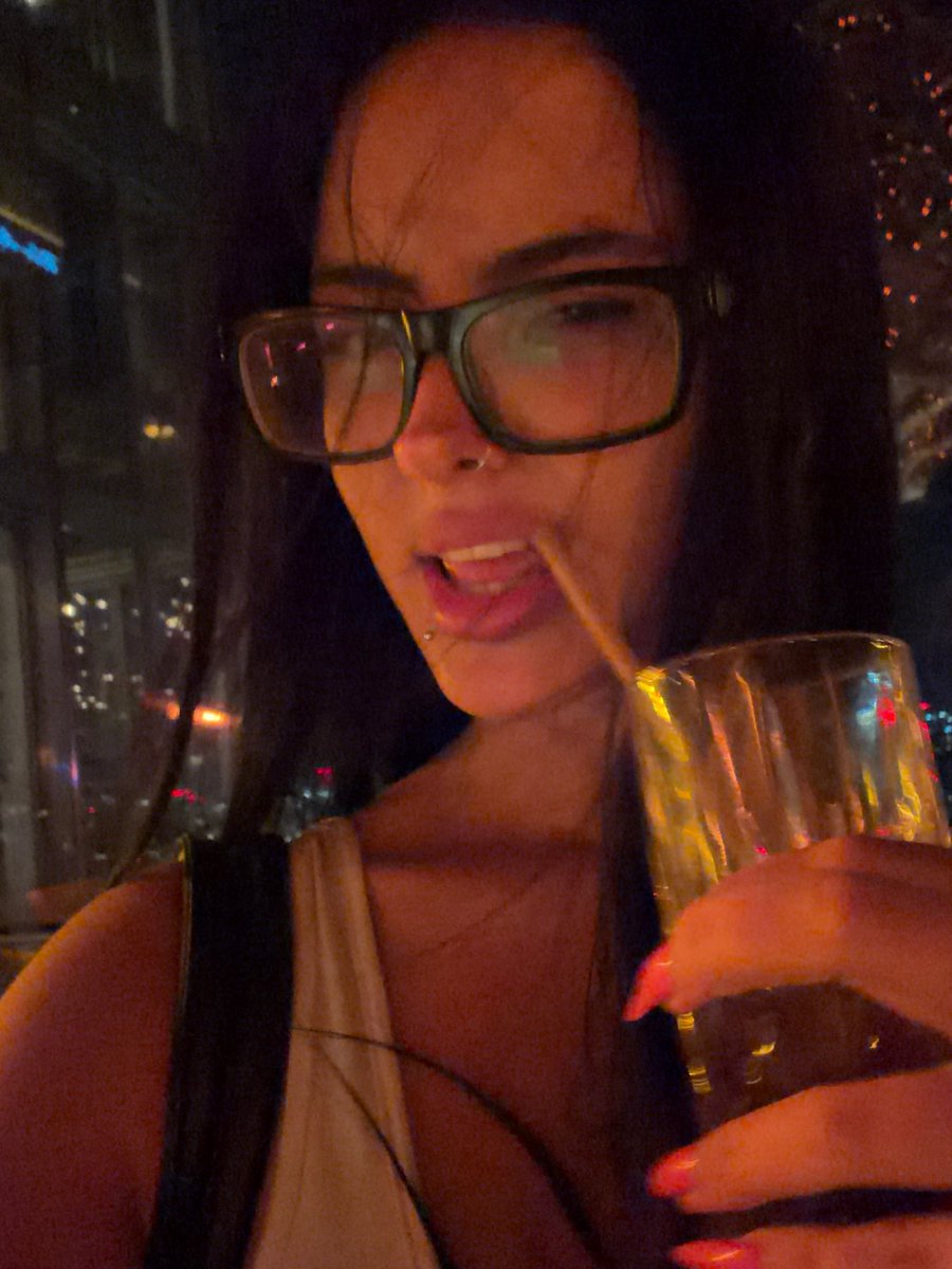 lilizaapx's tweet photo. #specs https://t.co/OcDTzkzK1H