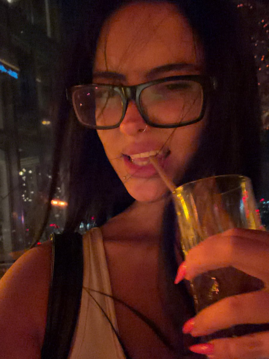 lilizaapx's tweet photo. #specs https://t.co/OcDTzkzK1H