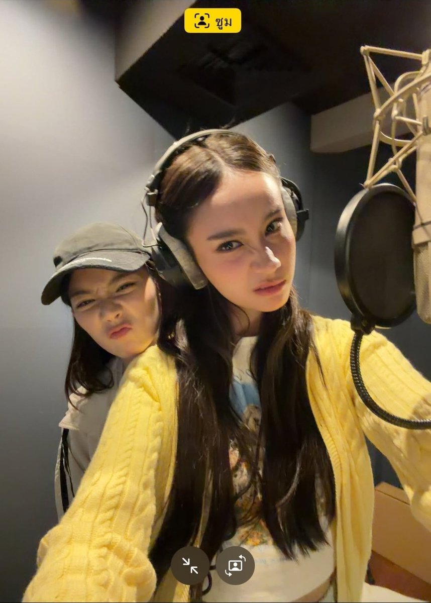 GinnyOfficialTH's tweet photo. อัดเพลงกันใช่ไหม ทำหน้าดีๆหน่อย อย่าอัดกันเข้าให้ล่ะ 🤛🥊

#ginnynatnicha #aangelinaass 
#จินเจ #GinJay https://t.co/7sZ8GP9IdX