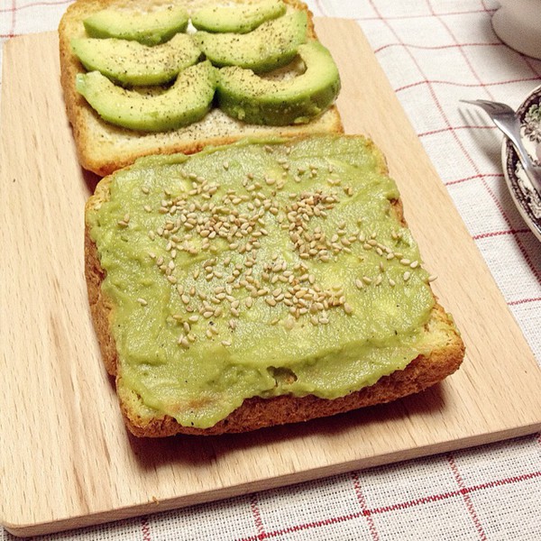 Icydgreat's tweet photo. Just whipped up a quick avocado toast with a sprinkle of sea salt and a drizzle of honey—perfect light lunch to power through the afternoon! https://t.co/obAjlyHm72