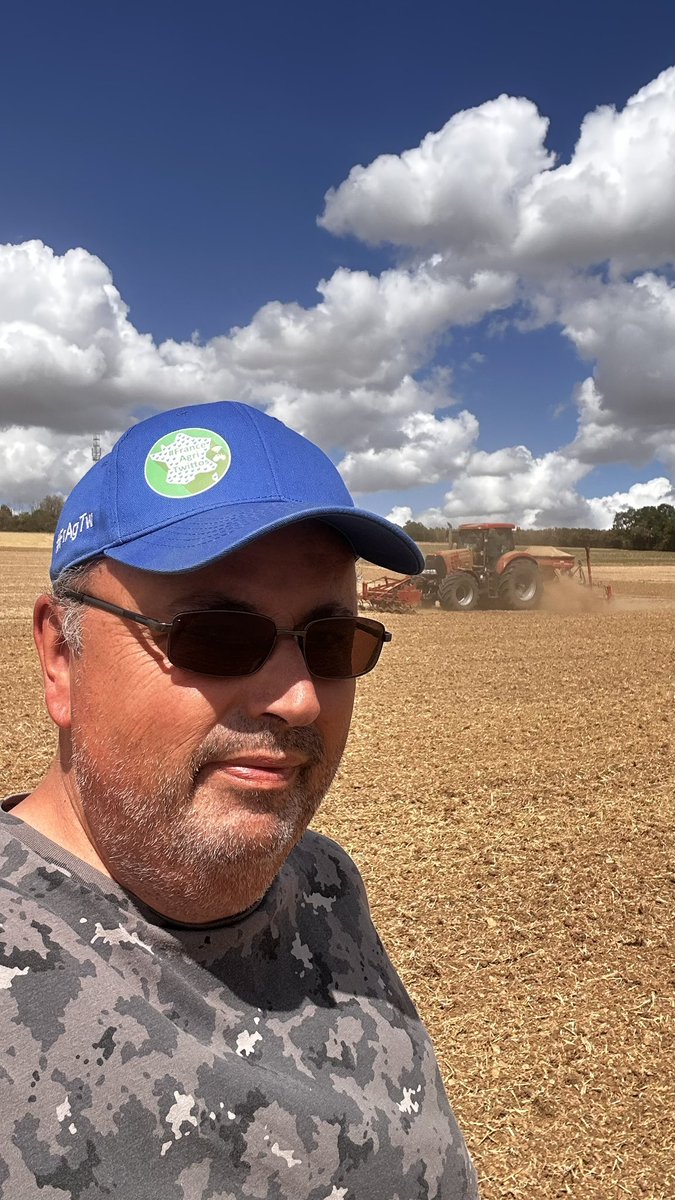 OlivierCOSTE2's tweet photo. Je t’explique @BONNIN1402,pourquoi on prend le risque de semer du #Colza ?
À cause de la #PAC,si elle ne sème pas.
l’#Agriculture aura 3 pts,sur 5.
Elle peut aussi essuyé un échec.
#ZaZa est la seule culture rémunératrice en #ZoneIntermédiaire.
#VisMaVieChezUnAgriculteur #FrAgTw https://t.co/aTeeoMJSpw