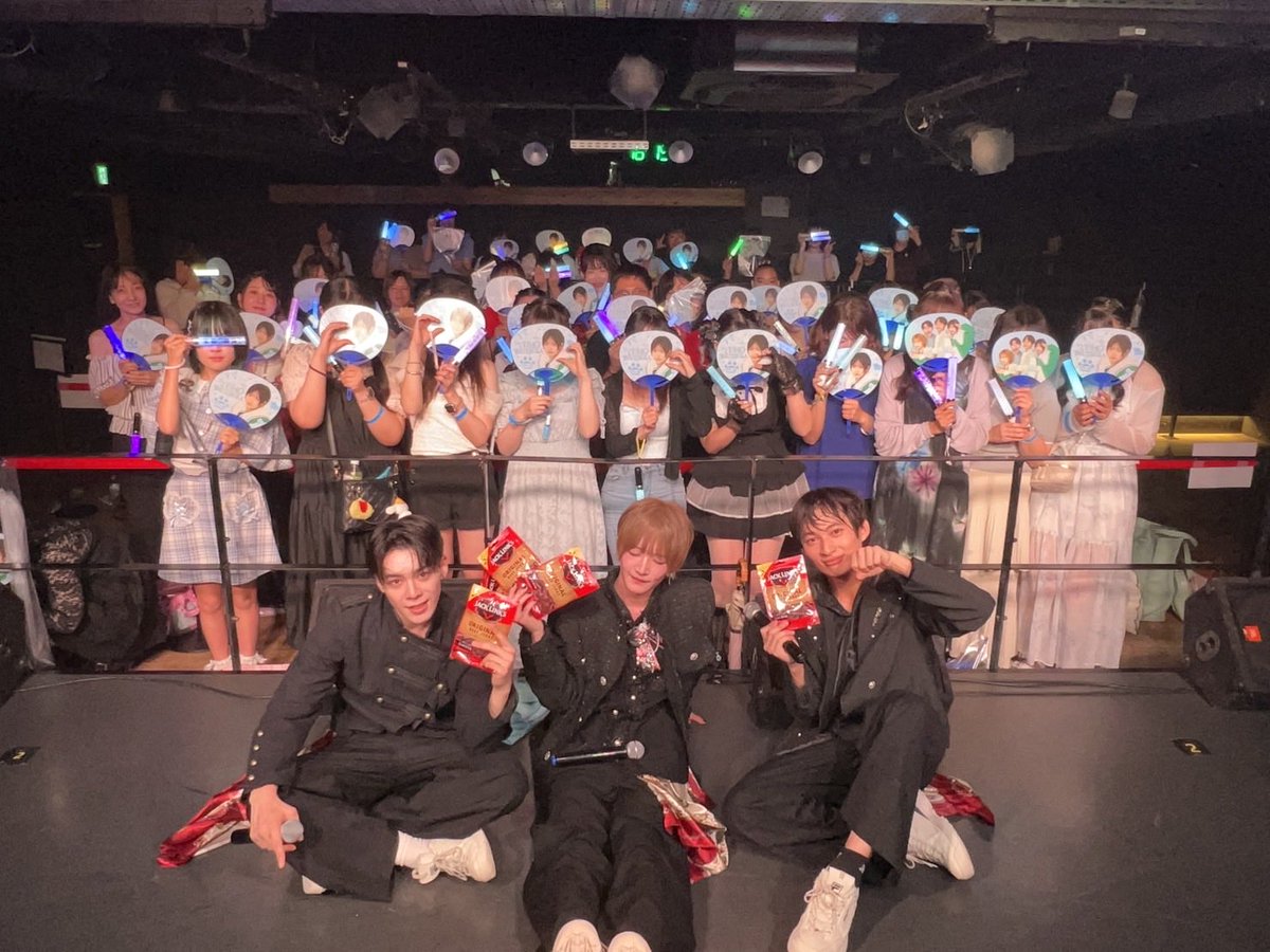 panbe_official's tweet photo. 犬束祐帆生誕祭
『いぬつかさんといっしょ』
ありがとうございました🩵
いろんな試みがあるライブとなりました🙆‍♂️
楽しんで頂けましたでしょうか🐶
みなさんとゆほの誕生日をお祝いできてよかったです🥂

\次回の #ぱんびー /

8月31日(月)
汐留シオサイトにてフリーライブです❣️
『いぬつかさんといっしょ』です❣️

是非お越しください🙆‍♂️

スケジュールはこちら▽
https://t.co/w9zaOsc0CT