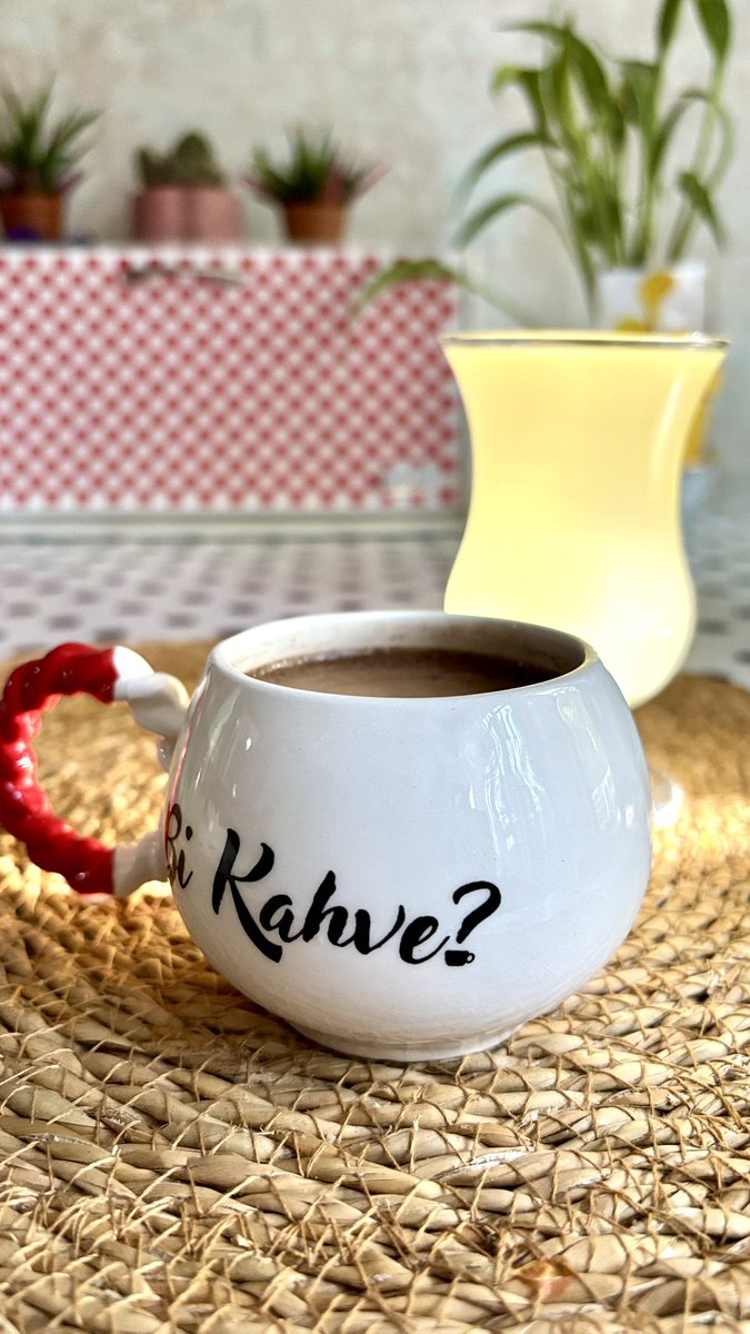 filiz19053's tweet photo. “Kalbimi kıran ama gözümü
açan her şeye minnettarım.”
#coffeeathome 🏡🍋 https://t.co/HXI8Dz65xR