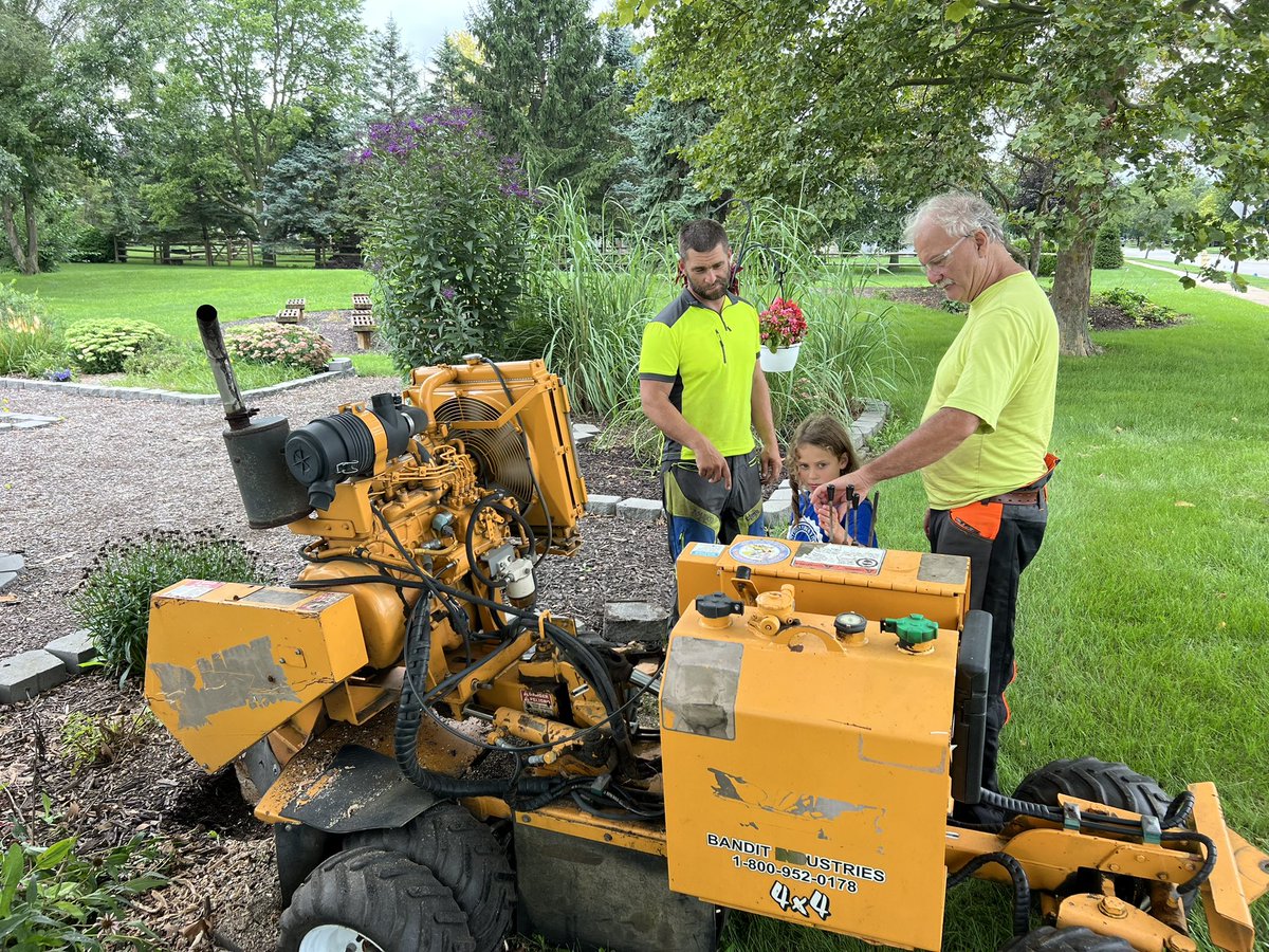 awlswa's tweet photo. Thank you to DeMuth Total Tree Service for volunteering your time, energy, and equipment to improve our outdoor learning environment! We truly are #BetterTogether! https://t.co/rKXlKjrPqr