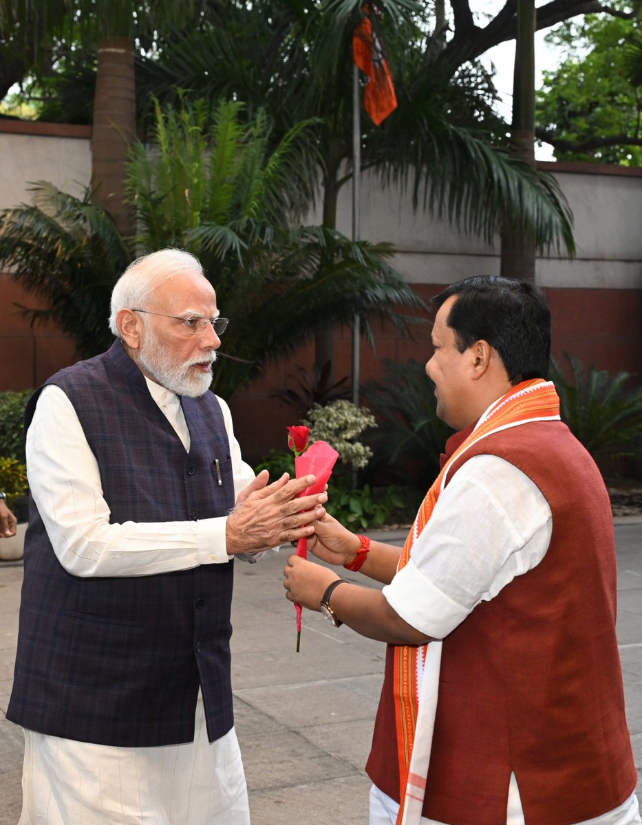 NitinNabin's tweet photo. Welcomed Hon’ble Prime Minister Shri Narendra Modi Ji on his arrival at the Party HQ today.

@narendramodi https://t.co/m70o0GkC6P