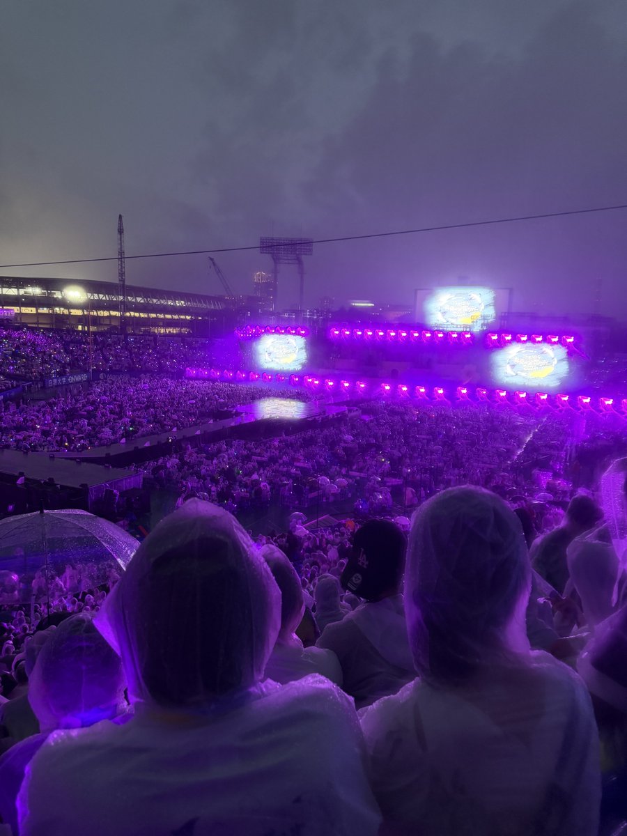 1557_rf's tweet photo. 雨降りすぎて死ぬ
まぁこれもおもろい
#乃木坂全国ツアー神宮Day3 https://t.co/XjbGg846Pq