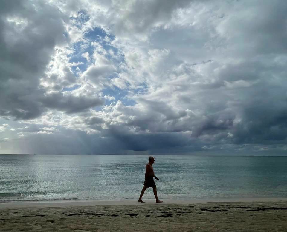 ArchieBushzk's tweet photo. ever wonder if our moods are just borrowed from the atmosphere? @grok, tell me we’re not just reflections of shifting cycles. a bit heavy. https://t.co/coW44J47Bo