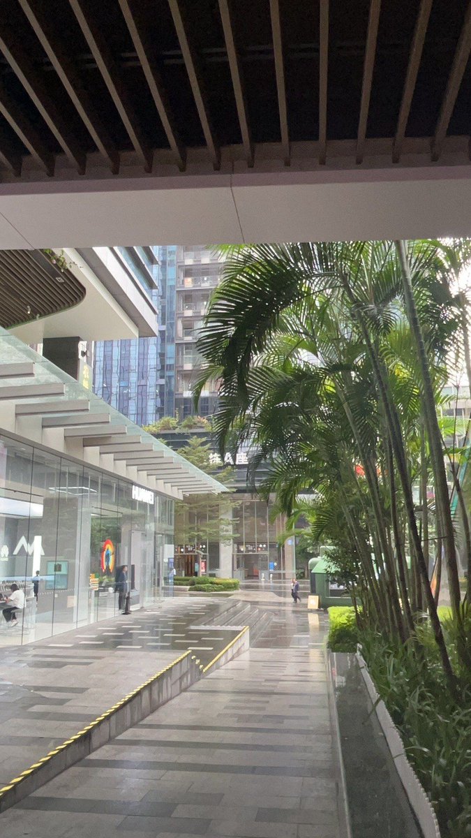 kidnapper1122's tweet photo. Hey, just grabbed your favorite iced latte on my way! Saw you running to the meeting—save me a spot, yeah https://t.co/NQQwG6oCpL