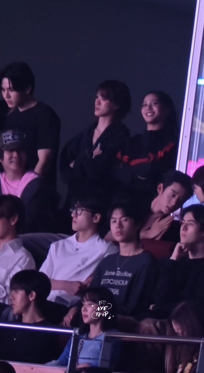 twxnnooion's tweet photo. น้านนนนนานทีจะได้เห็นเอมี่บอนนี่ได้ดูคอนพร้อมกัน https://t.co/b6kkRqXGHD