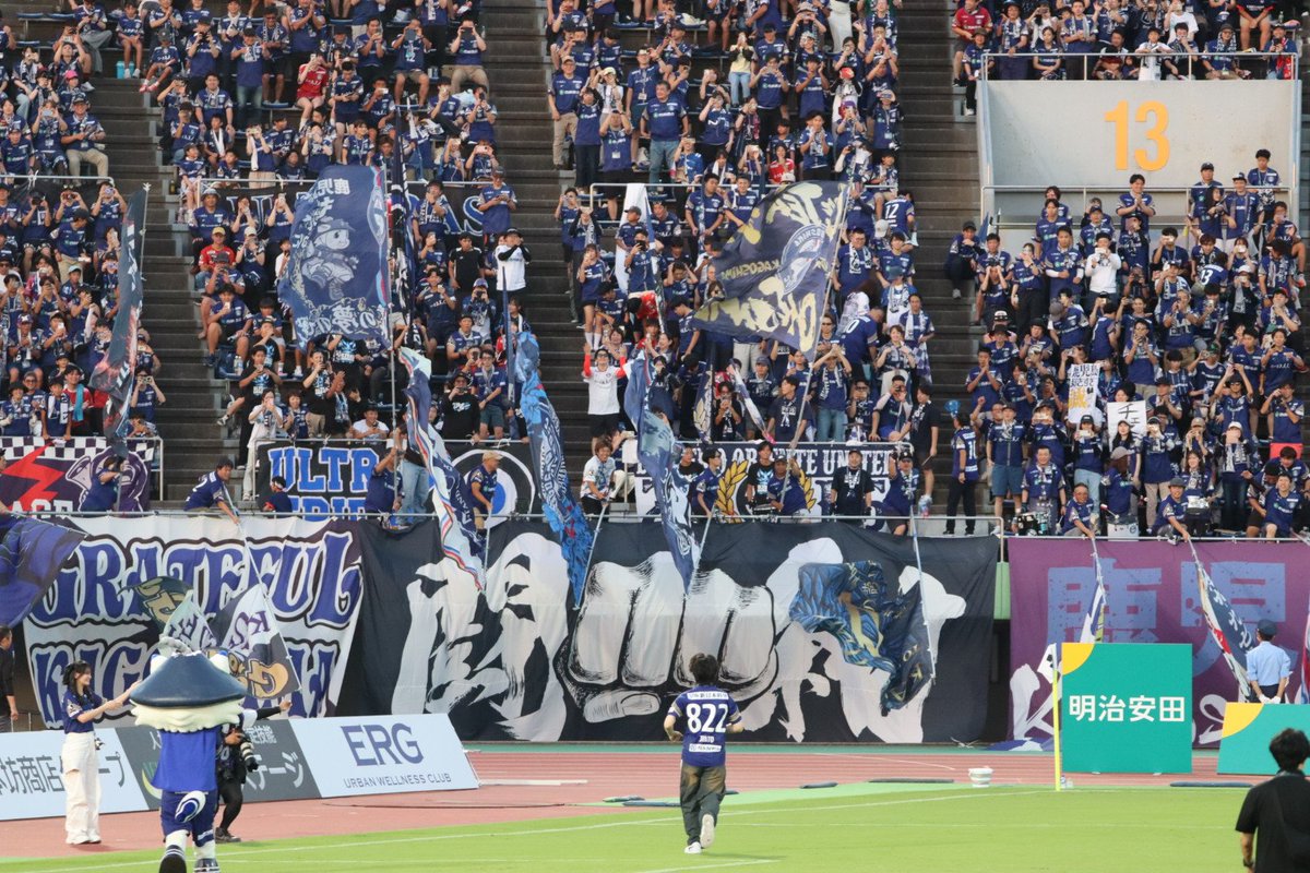 una96747540's tweet photo. 8.22.岐阜戦⚽
礼儀正しい子だなと思った😊
よく知らないんだけどもw
ありがとうございました!!
ありがとうございました!!って何度も言ってた。
ちゃんと1周回って手を振って。
#吉田仁人
#鹿児島好き過ぎて滅
#M!LK 
#ちゃむずphoto https://t.co/PZ1YjIbKgu