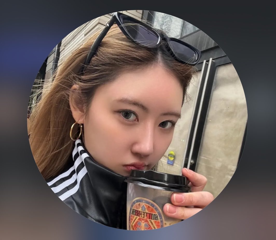 InfoBabyMonster's tweet photo. 🥹 OBRIGADA! A mãe da nossa #RAMI atualizou sua foto de perfil com uma linda selca dela. 😭💗

#BABYMONSTER #베이비몬스터 https://t.co/ni1ZbEMqH9