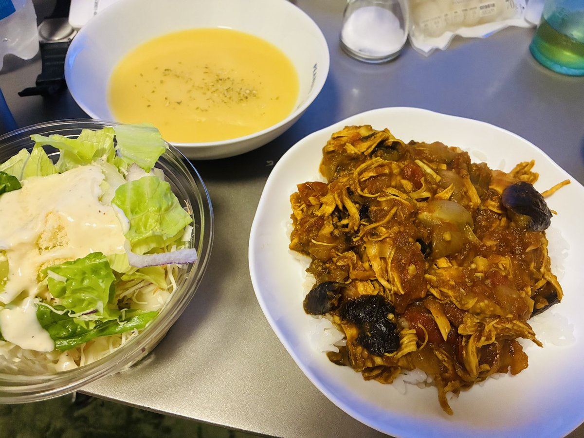 koba_uchi's tweet photo. 無水カレーうまいけど代償で鍋底黒焦げ https://t.co/N7bqIjn7dD