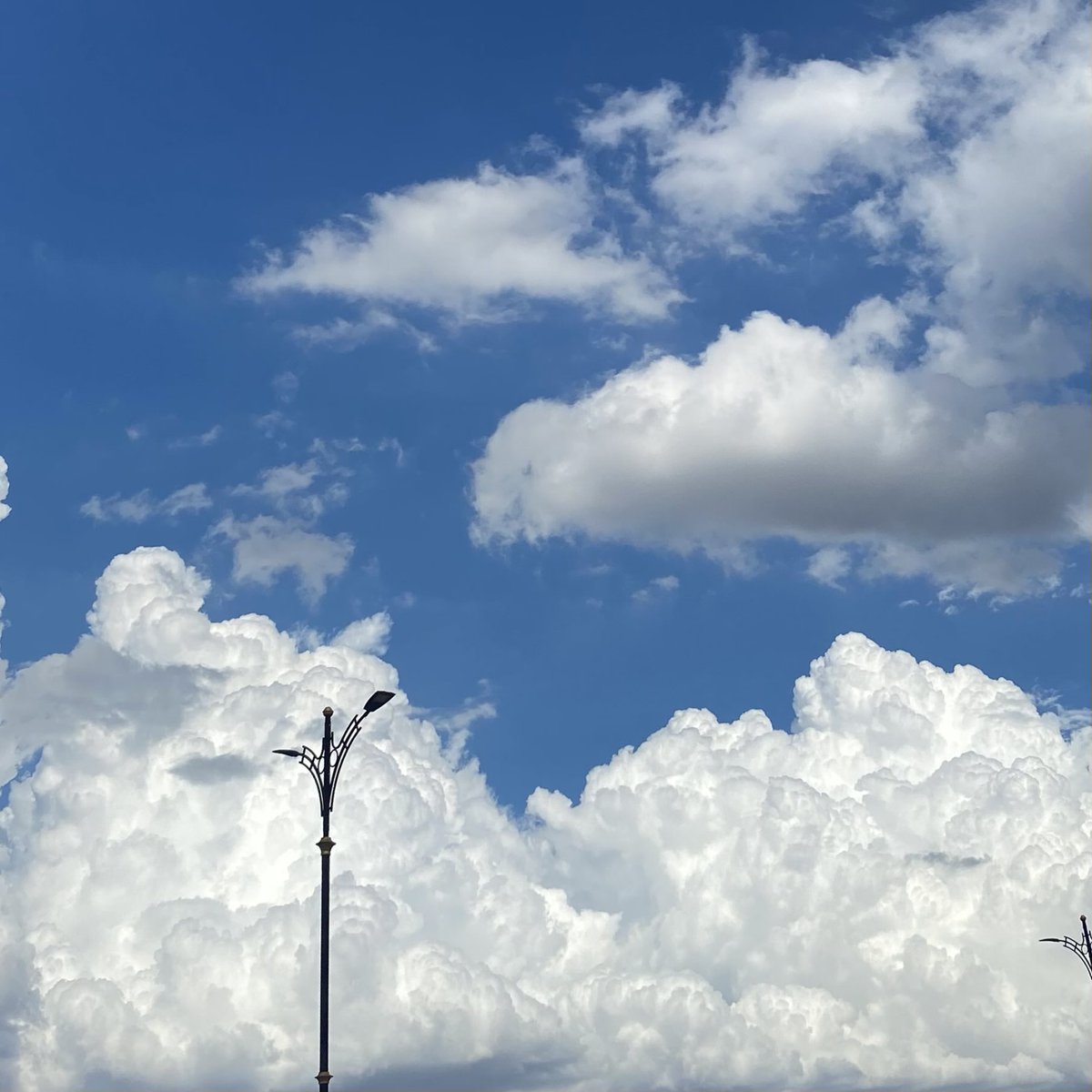 _smaa__'s tweet photo. غيوم اليوم في قلبي ☁️💫. https://t.co/Zb1xYlN0QM