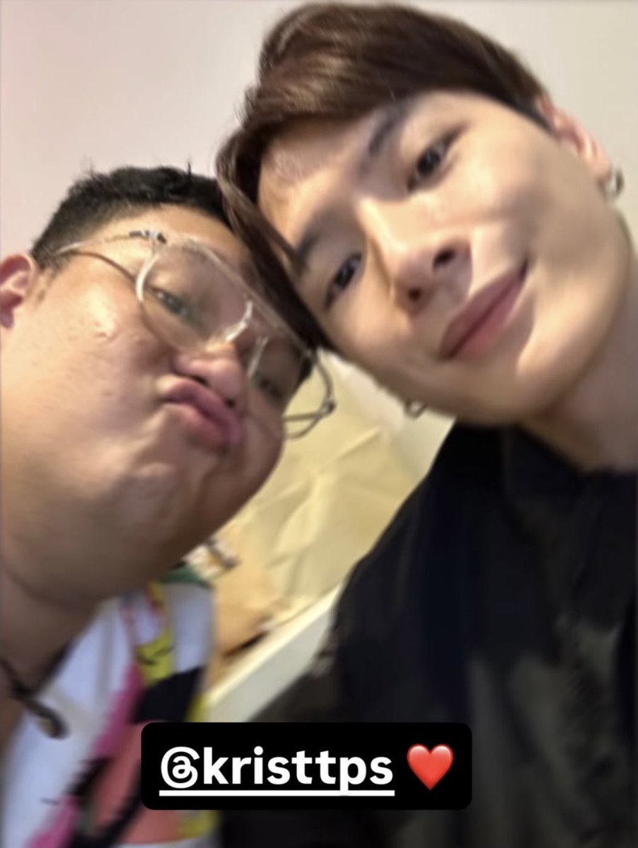 sia_Izu_mii's tweet photo. トゥッタとアーティット😆💕
#SOTUS10thYearConcert
#KristPerawat

Cr.IGS oatmage https://t.co/24jFc0wOid