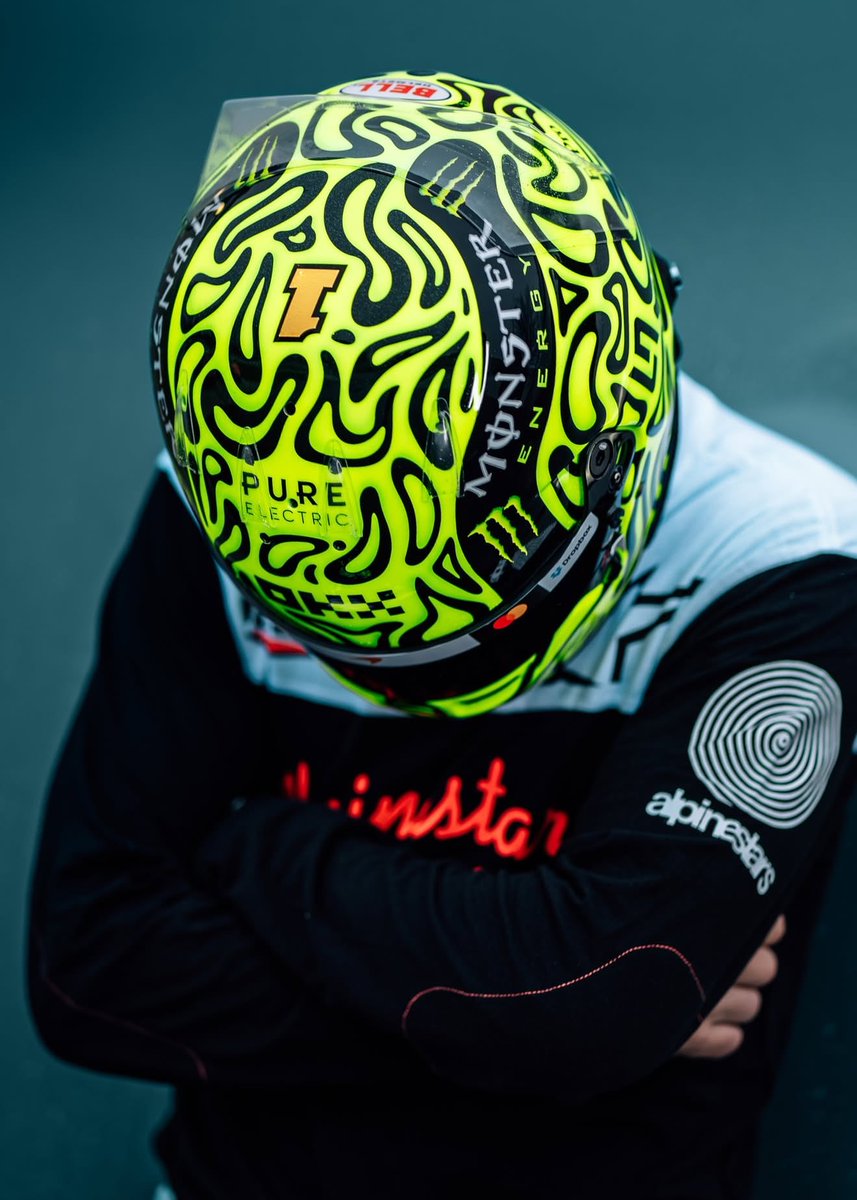 beanielando's tweet photo. this genre of LN1 helmet pics https://t.co/FrvPoFQgrs