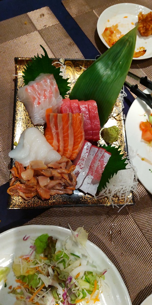 takaharada's tweet photo. 今夜は体調不良を美味しいお酒とちゃんこで吹き飛ばせ！で、両国のわとんで、明瀬山慰安会へ。明瀬山さん、お疲れ様でした！ https://t.co/AjCA2D7wDe
