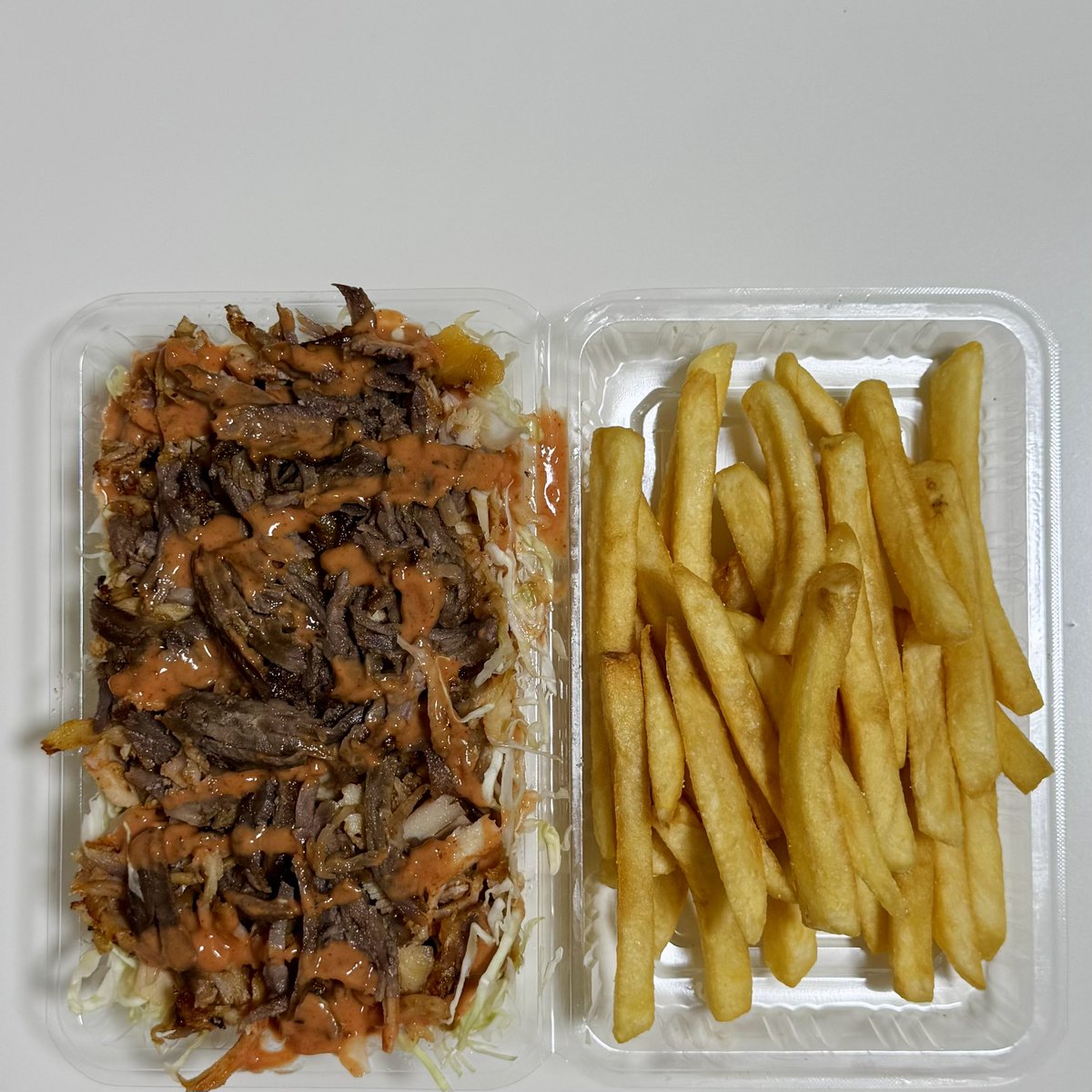 haru_minimal's tweet photo. おつまみケバブセット。

これにコーラが付いて800円。

焼酎コークハイで乾杯。 https://t.co/ZRdGdE53Lv