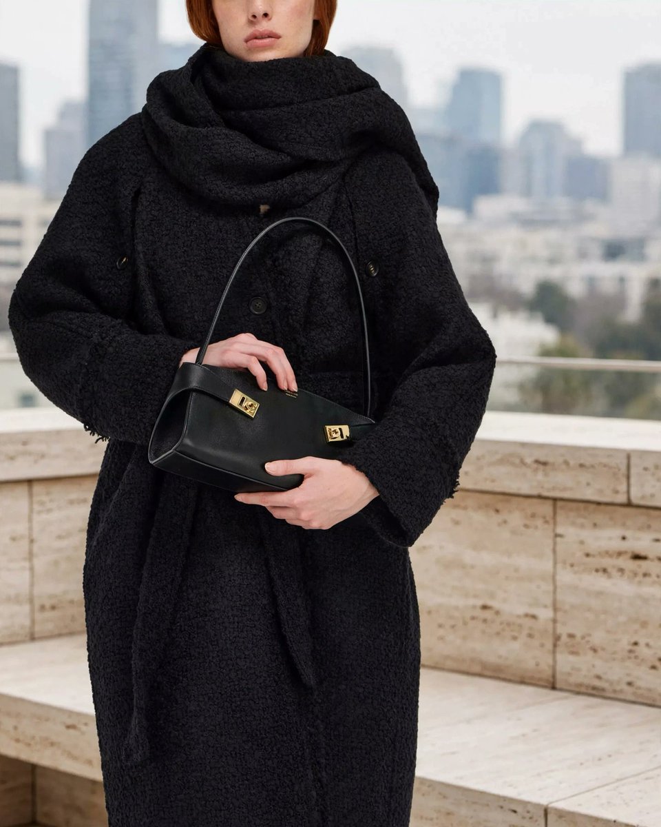 kendam_com's tweet photo. Black Shoulder Bag by Salvatore Ferragamo
https://t.co/ZKayxjFK7Y 
- - - 
#ShoulderBag #Ferragamo #BlackBag #MadeInItaly #Kendam https://t.co/V0xANjdks4