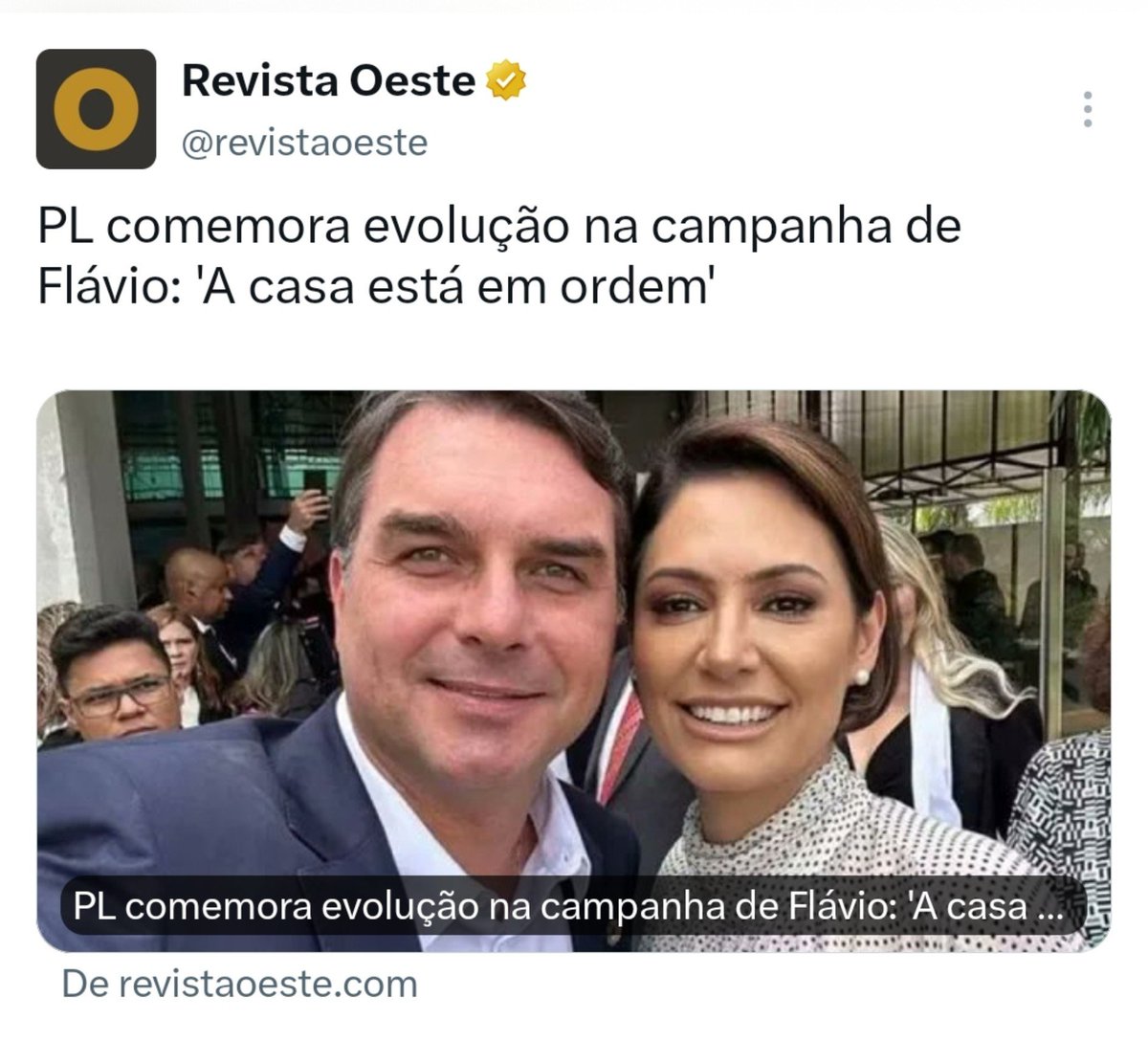 WdiegoRosa's tweet photo. Flavio Bolsonaro se aproximou da Michelle Bolsonaro e do Nikolas Ferreira.
    Isolou Kim Paim e a bolha de fanáticos "caça encrenca", tanto que o Canguru está putinho xingando Flavio Bolsonaro. 
    E de repente Flavio Bolsonaro começou crescer nas pesquisas. A gente tava falando sobre isso há muito tempo. 
     Nao tem segredo.  É só nao dar palco pra maluco. Fazer boas alianças. E investir na pauta do preço dos mercados. Inflação e violência. Dá pra vencer e tranquilamente.