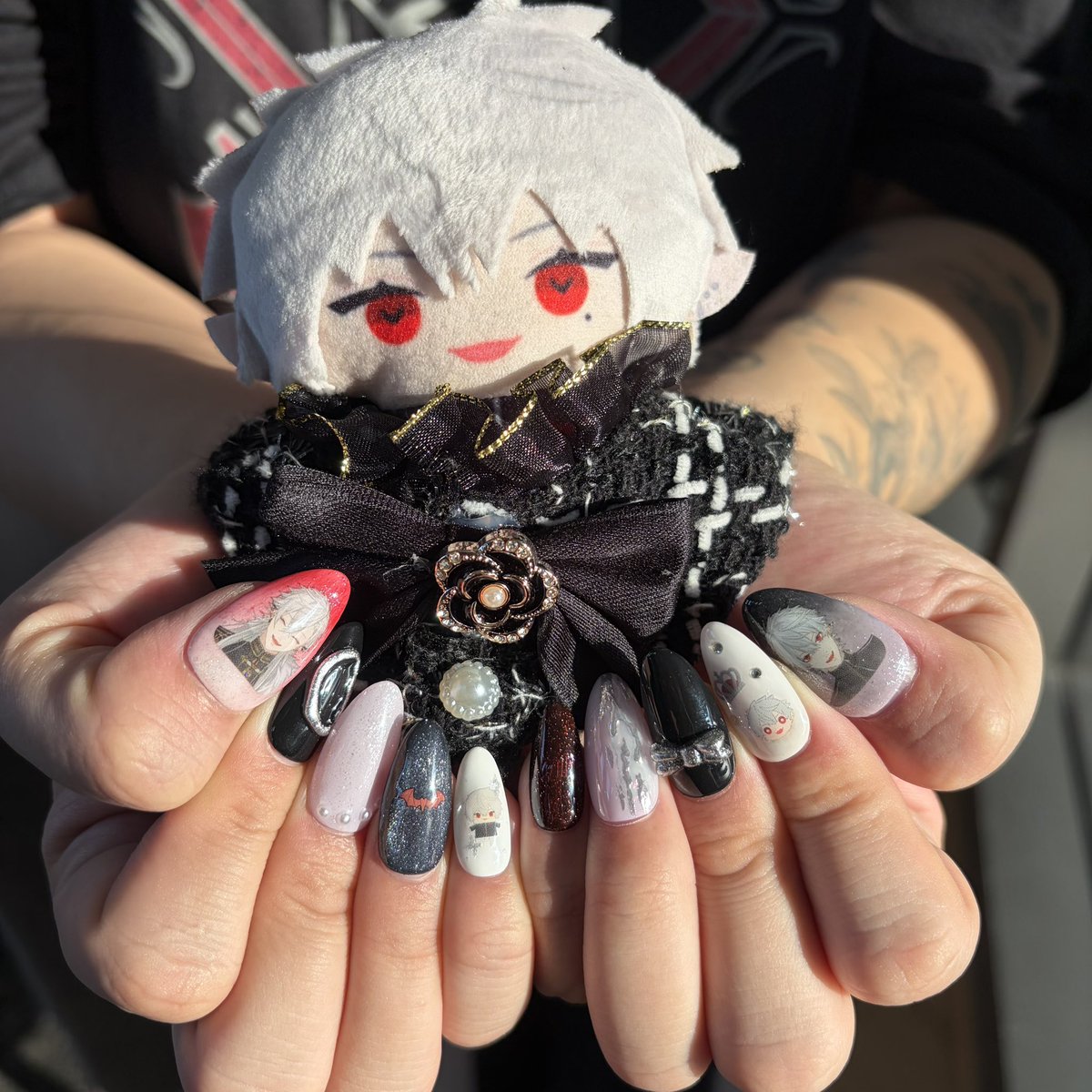etherealprison's tweet photo. oomf cooked so hard with these nails... ty @requinko 🫶 https://t.co/JdSIMOC3nM