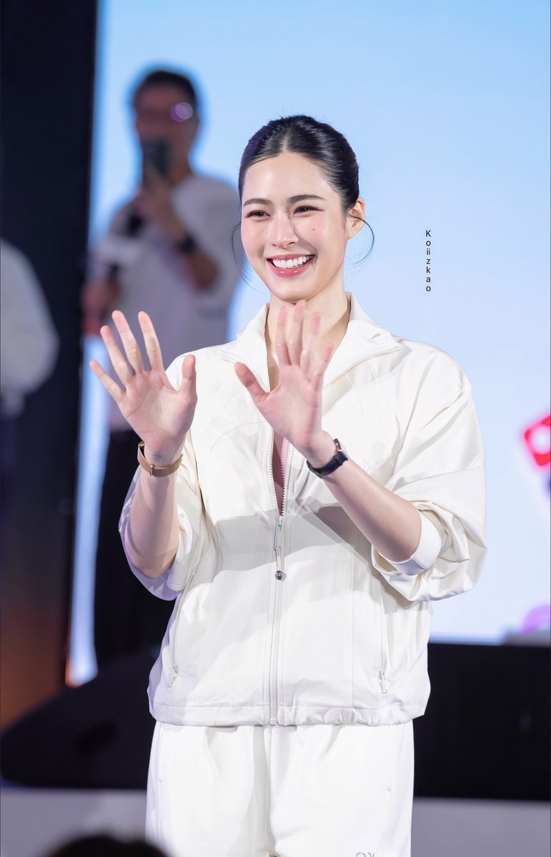 Koiiz9's tweet photo. 🤍🤍🤍🤍🤍

LINGORM PRESENTER MEGA WE CARE
#LingOrmxMegaWecareMitment
#Linglingkwong‌ #หลิงหลิงคอง‌ https://t.co/r2ZTvRHIym